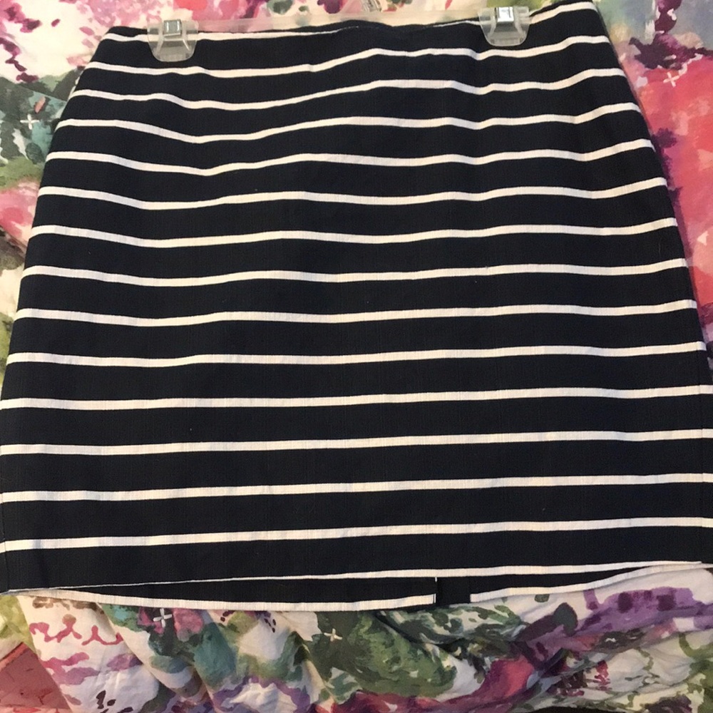 Banana Republic skirt size 6 blue and white stripe